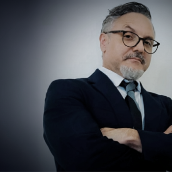 Fotografía de Ramón Lage para la sección de audiolibros, mostrando su trabajo de narración profesional